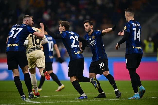 半场战报：门兴0-0莱比锡，比赛沉闷，两支球队总计0射正（半场：门兴0-0莱比锡，场面乏味，双方零射正）