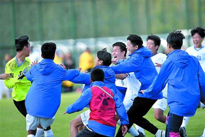 NBA焦点战：勇士主场逆转掘金,（NBA焦点之战：勇士主场大逆转击败掘金）