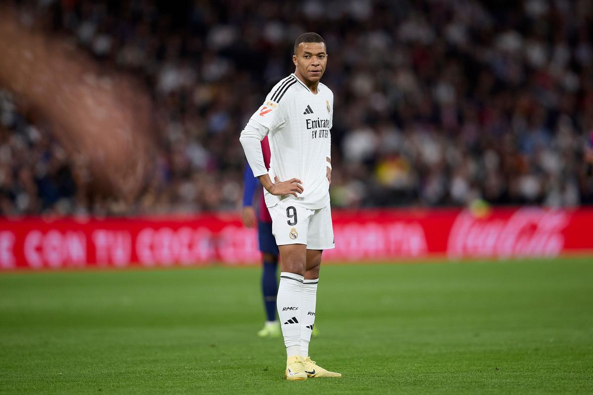 马雷斯卡：下半场球队本应进更多球，裁判判罚尺度让我很不满（马雷斯卡：下半场本该收获更多进球，对裁判吹罚尺度十分不满）