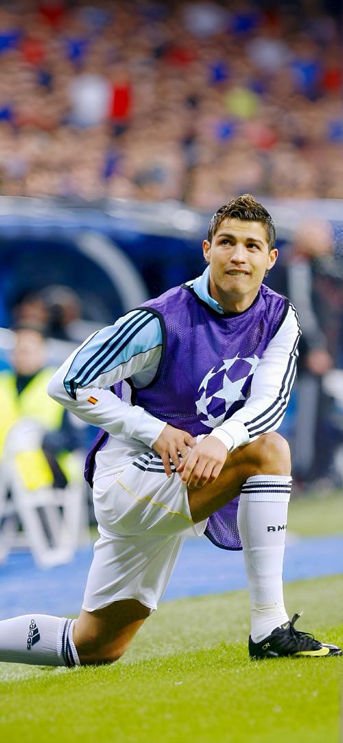 TA：巴萨防守存在问题，但弗里克无意放弃高位防线的战术（TA：巴萨防守堪忧，弗里克仍坚持高位防线战术）