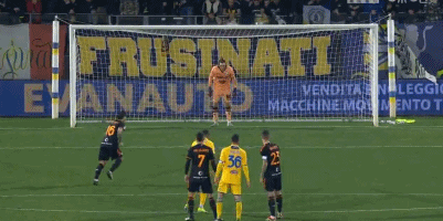 刘伟国：捧起中甲冠军奖杯很激动，明年力争在中超站稳脚跟（刘伟国：中甲夺冠激动不已，明年争在中超立足）