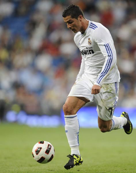 米体：霍伊伦像卡瓦尼或早期伊瓜因，对球队进攻端是锦上添花（米体：霍伊伦风格近似卡瓦尼与早期伊瓜因，为球队锋线如虎添翼）