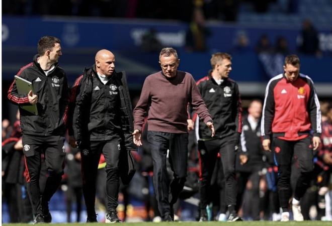 东契奇38+11詹姆斯10分 湖人负太阳7连胜被终结（东契奇轰38+11，詹姆斯仅10分，湖人不敌太阳，七连胜告破）