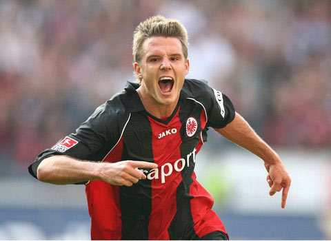 欧冠-姆巴佩维尼修斯破门 皇马3-2亚特兰大（欧冠：姆巴佩维尼修斯进球，皇马3-2险胜亚特兰大）