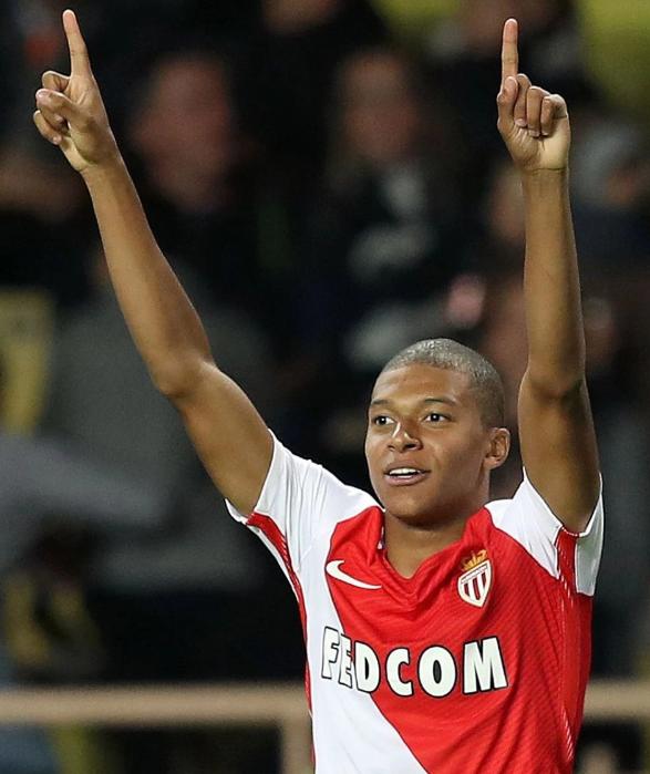 贺希宁在招笑这个赛道已经越走越远了，估计这会人设已经改不回去了（贺希宁在搞笑这条赛道越走越远，人设恐怕已难回头）